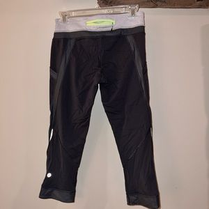 Lulu lemon 2/3 length grey/neon green lined leggings